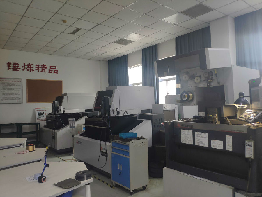 44三菱電機(jī)精密電加工培訓(xùn)中心.jpg