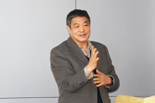 無錫城市職業技術學院張志祥現場交流_副本.jpg