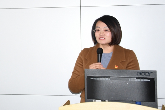 無錫山聯村黨總支書記朱虹現場交流_副本.jpg